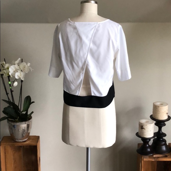 Banana Republic Black & White Top - Picture 2 of 6